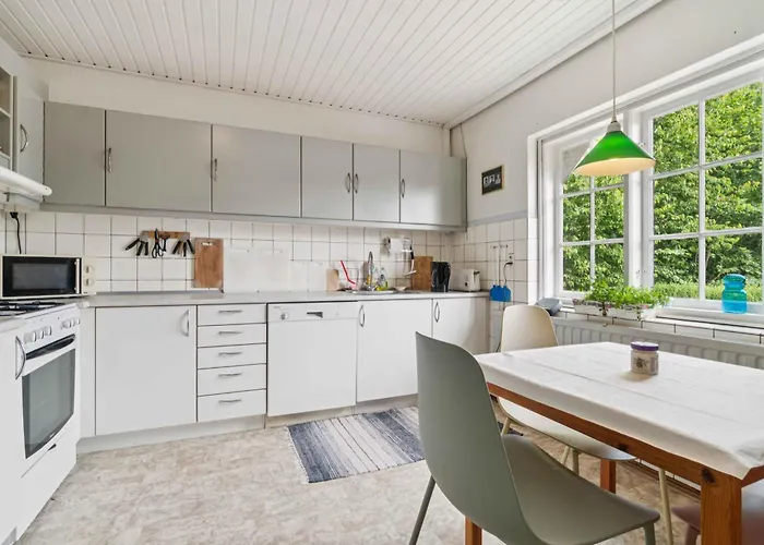 Feriehus Family Near Beach, Town And Nature